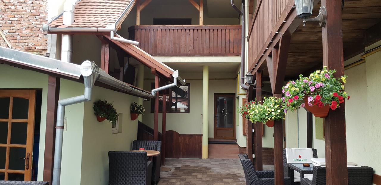 Pensiunea Cocosul Rosu Sibiu Luaran gambar