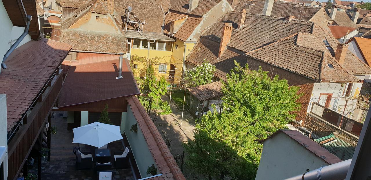 Pensiunea Cocosul Rosu Sibiu Luaran gambar