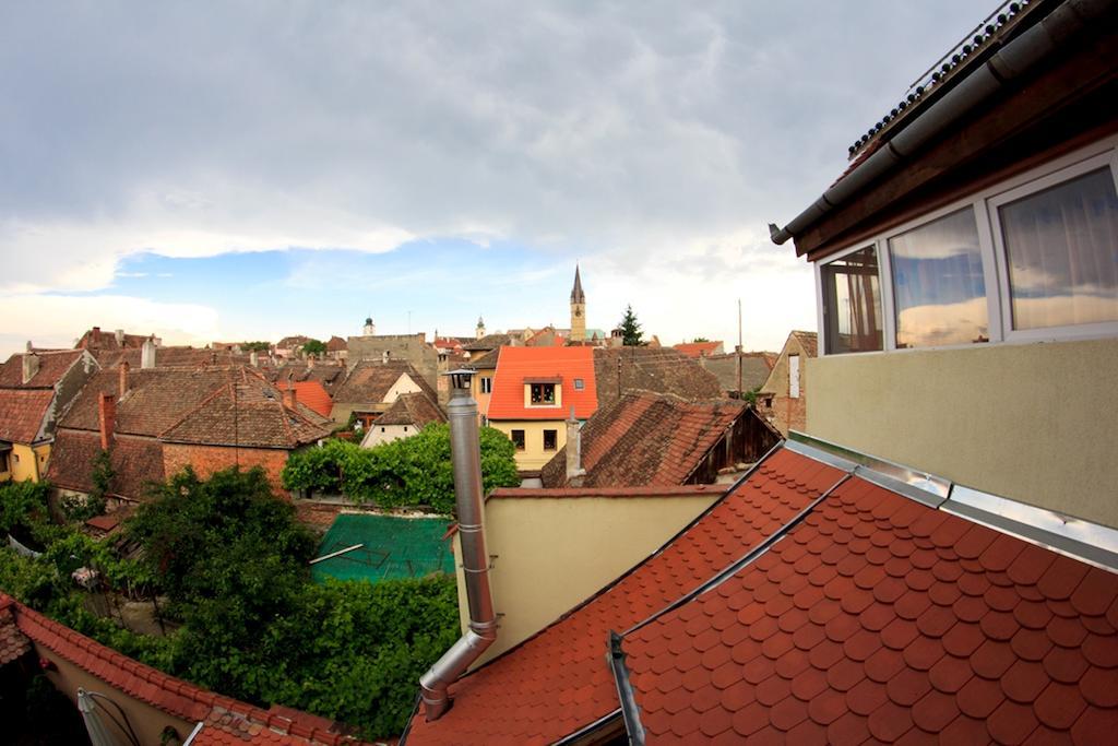 Pensiunea Cocosul Rosu Sibiu Bilik gambar